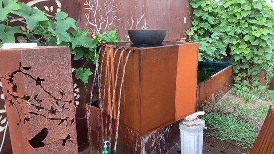 Modern Corten Steel Rain Curtain Water Fountain Free Standing Garden Water Feature Outdoor Patio Landscape Decoration Custom Size Metal Fabrication 